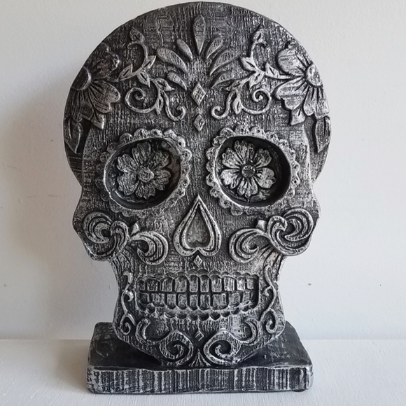 Day of the Dead Skull Mantel Décor - Picture 7 of 7